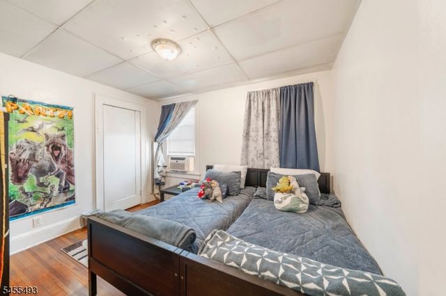 130 Acme St, Elizabeth City, NJ 07202