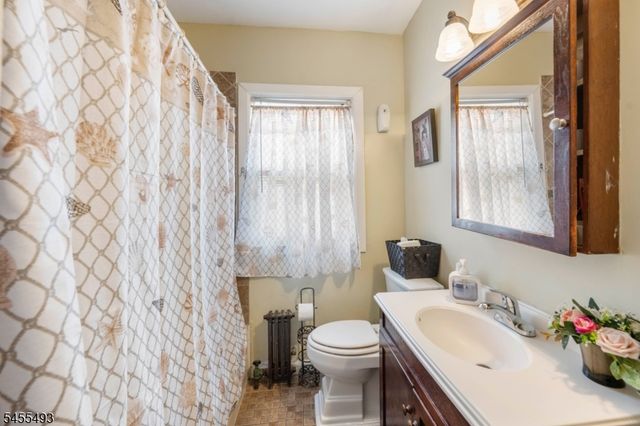 130 Acme St, Elizabeth City, NJ 07202