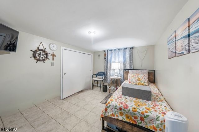 130 Acme St, Elizabeth City, NJ 07202