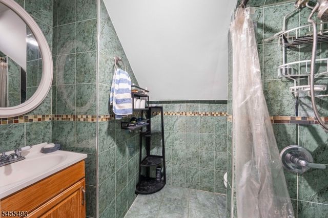 130 Acme St, Elizabeth City, NJ 07202