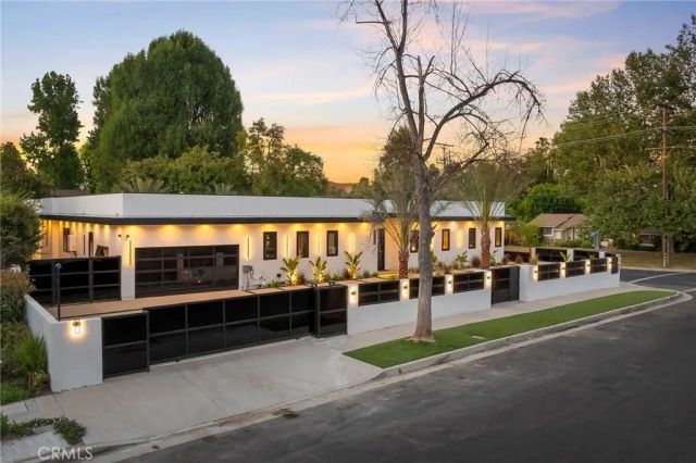20703 Quedo Dr, Woodland Hills, CA 91364