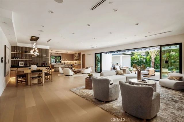 20703 Quedo Dr, Woodland Hills, CA 91364