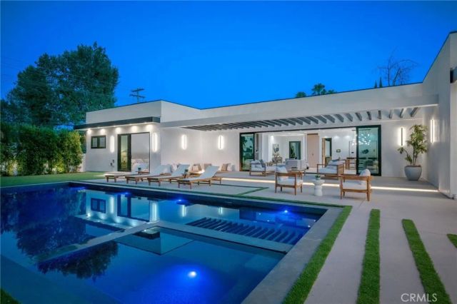 20703 Quedo Dr, Woodland Hills, CA 91364