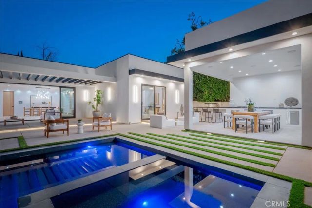 20703 Quedo Dr, Woodland Hills, CA 91364