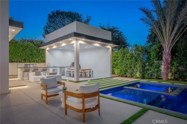 20703 Quedo Dr, Woodland Hills, CA 91364