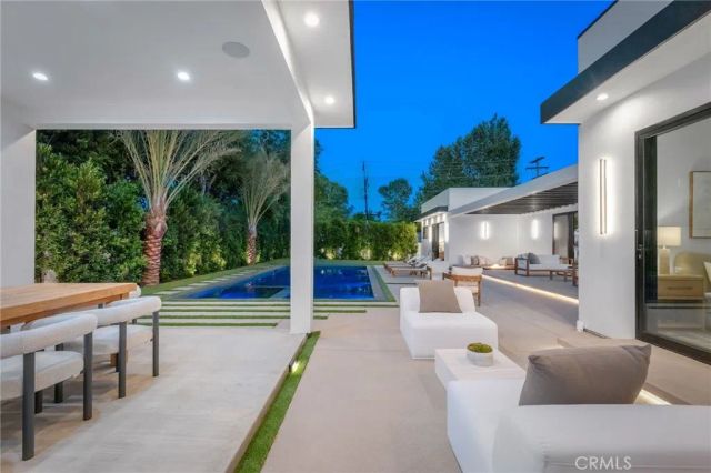 20703 Quedo Dr, Woodland Hills, CA 91364