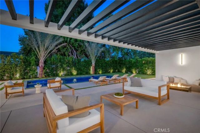 20703 Quedo Dr, Woodland Hills, CA 91364