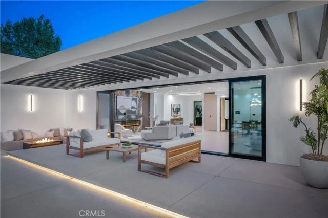 20703 Quedo Dr, Woodland Hills, CA 91364