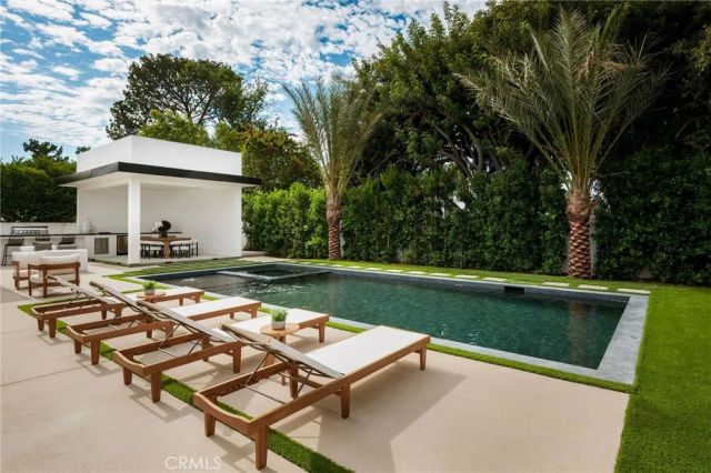 20703 Quedo Dr, Woodland Hills, CA 91364
