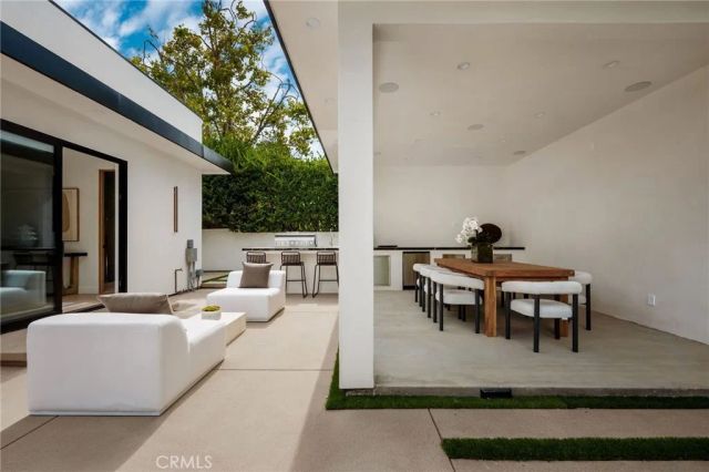 20703 Quedo Dr, Woodland Hills, CA 91364