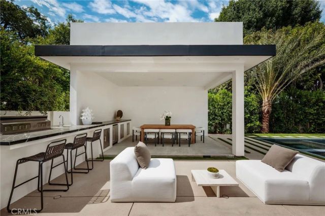 20703 Quedo Dr, Woodland Hills, CA 91364
