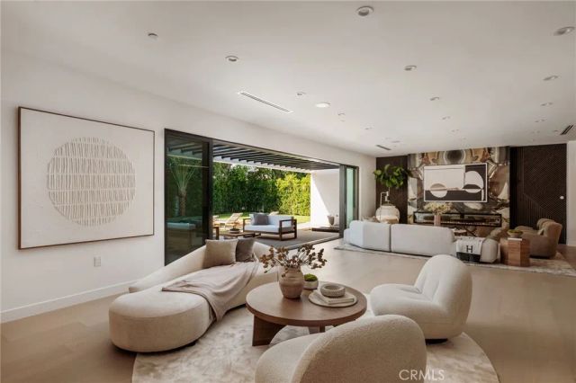 20703 Quedo Dr, Woodland Hills, CA 91364