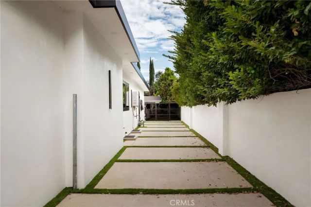 20703 Quedo Dr, Woodland Hills, CA 91364