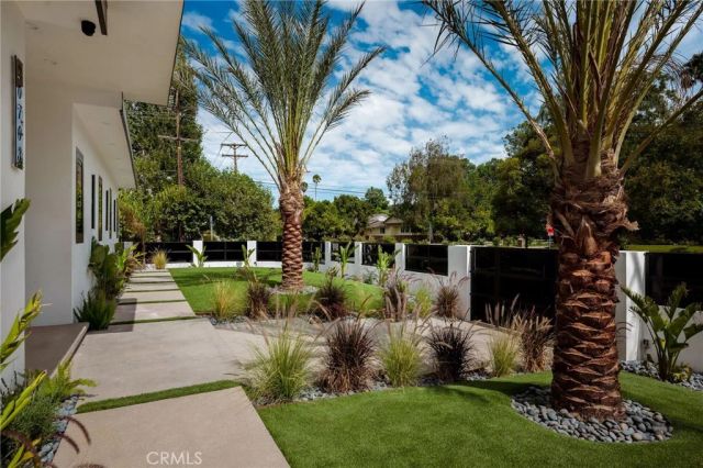 20703 Quedo Dr, Woodland Hills, CA 91364