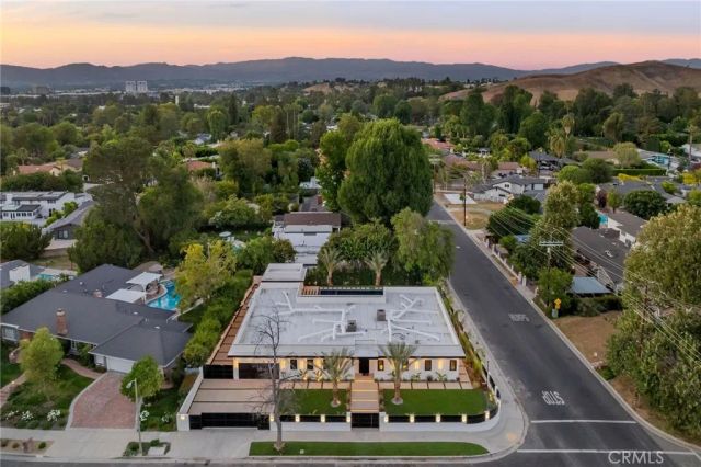 20703 Quedo Dr, Woodland Hills, CA 91364