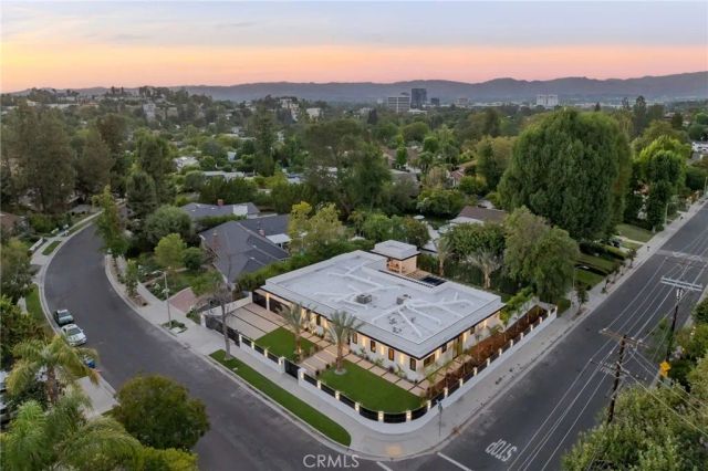 20703 Quedo Dr, Woodland Hills, CA 91364