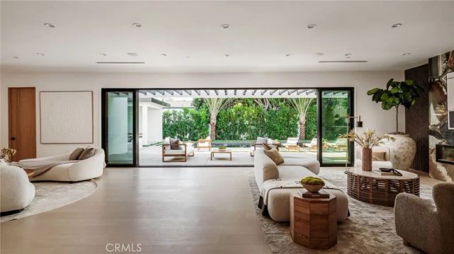 20703 Quedo Dr, Woodland Hills, CA 91364
