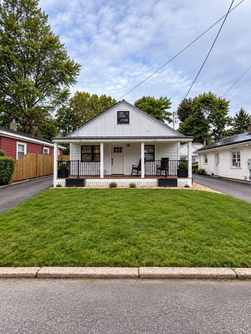 38 Mokema 0, Waltham, MA 02451
