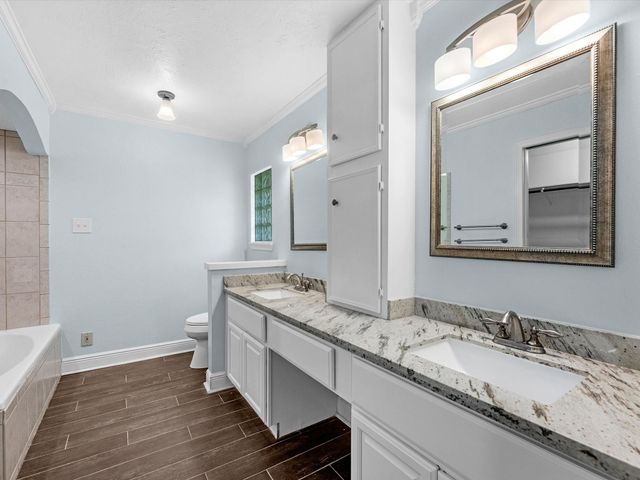 9006 Donys Drive, Houston, TX 77040