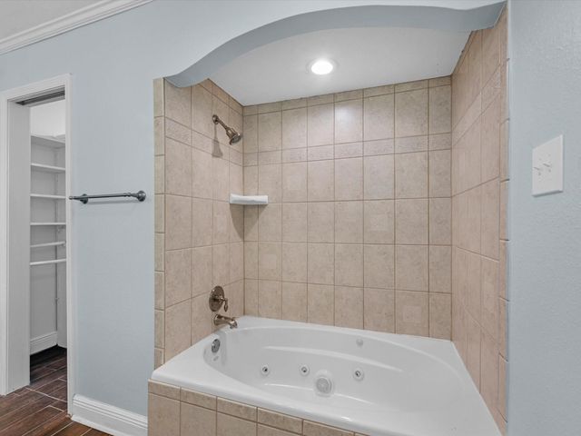 9006 Donys Drive, Houston, TX 77040