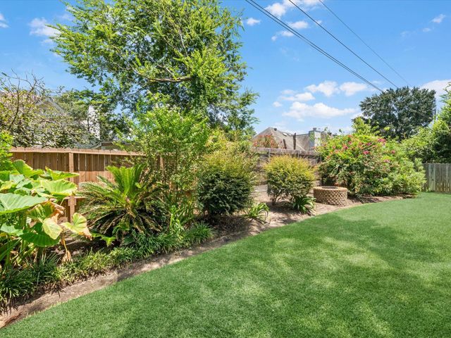 9006 Donys Drive, Houston, TX 77040
