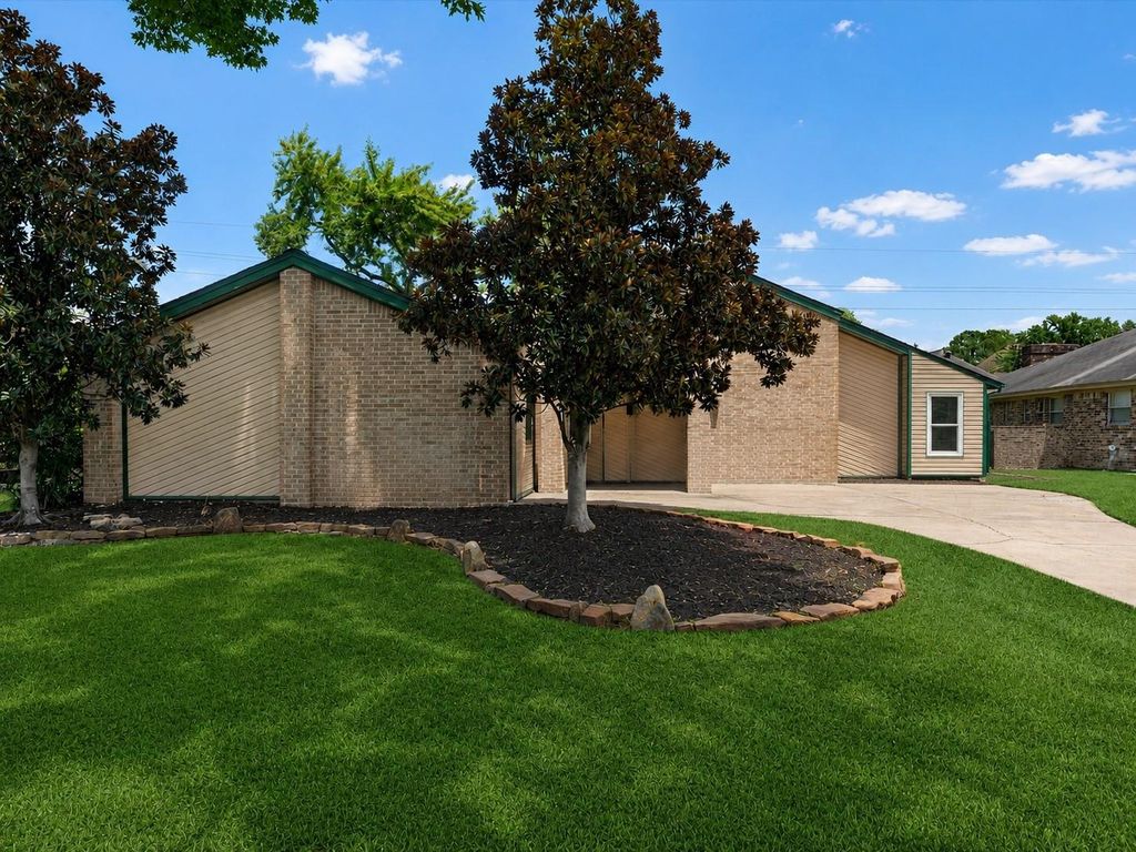 9006 Donys Drive, Houston, TX 77040