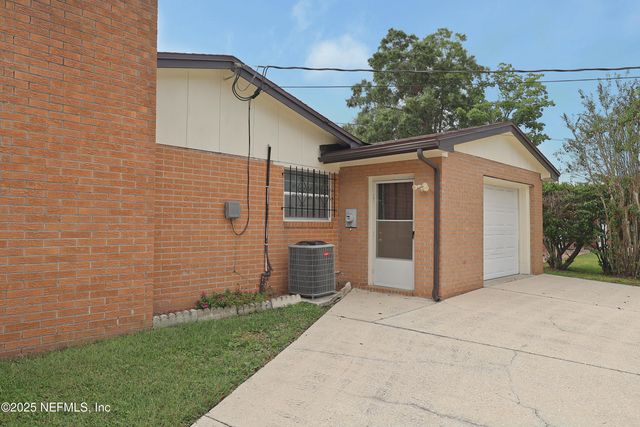 3036 SKIPPER Lane, Jacksonville, FL 32216