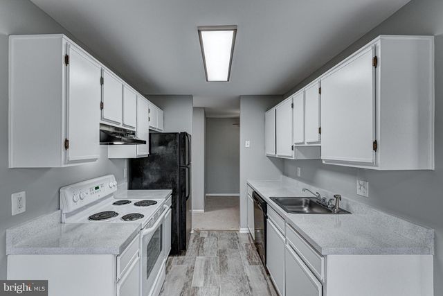 9569 COGGS BILL DR #303, Manassas, VA 20110