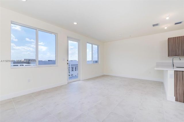 6410 NW 102nd Path 303, Doral, FL 33178