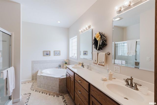 8511 KNOX Road, West Frankfort, IL 62896