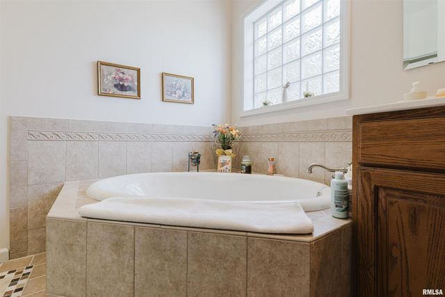 8511 KNOX Road, West Frankfort, IL 62896