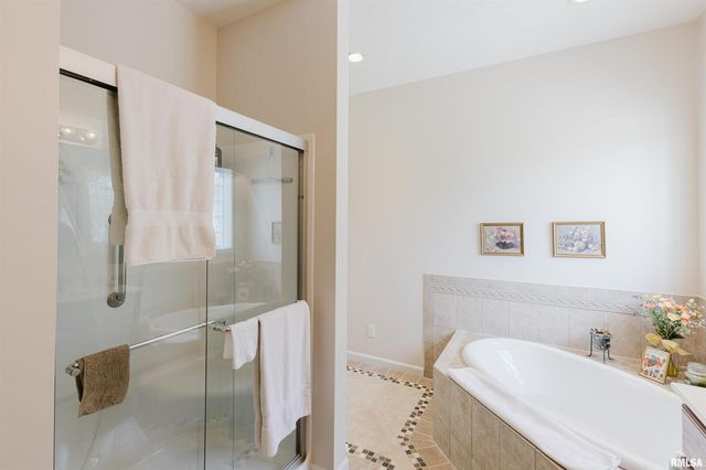 8511 KNOX Road, West Frankfort, IL 62896