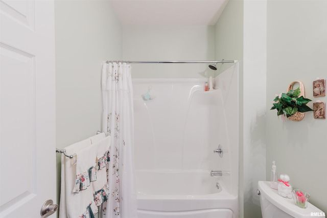 8511 KNOX Road, West Frankfort, IL 62896