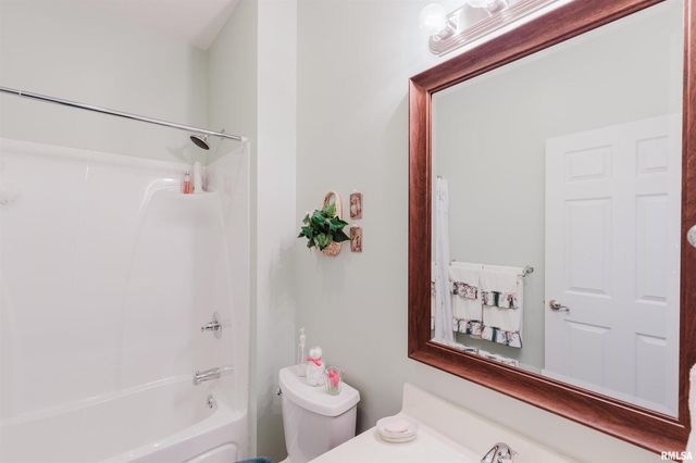 8511 KNOX Road, West Frankfort, IL 62896