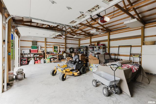 8511 KNOX Road, West Frankfort, IL 62896