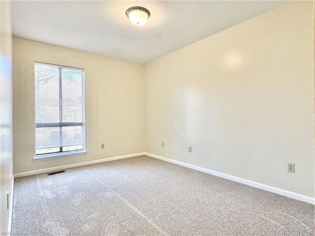 1067 Willow Green DR, Newport News, VA 23602