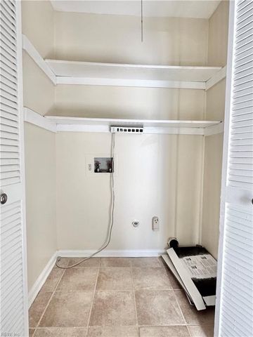 1067 Willow Green DR, Newport News, VA 23602