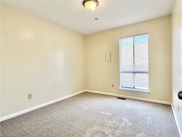 1067 Willow Green DR, Newport News, VA 23602