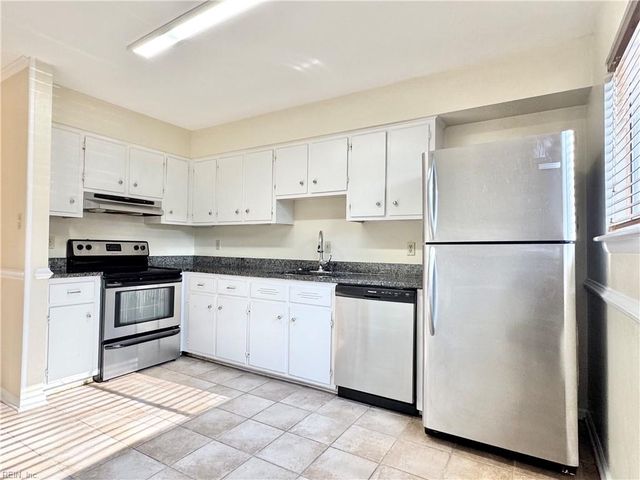 1067 Willow Green DR, Newport News, VA 23602