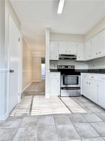 1067 Willow Green DR, Newport News, VA 23602