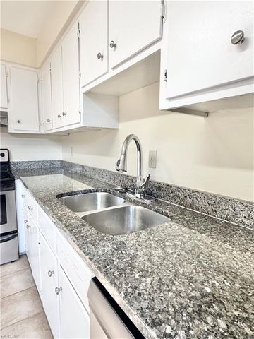 1067 Willow Green DR, Newport News, VA 23602