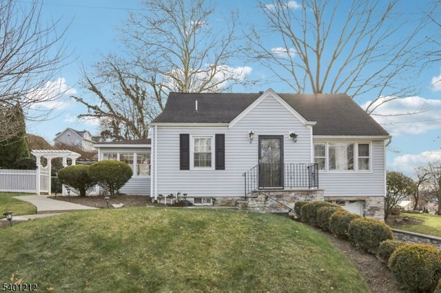 4 Brookview Dr, Woodland Park, NJ 07424