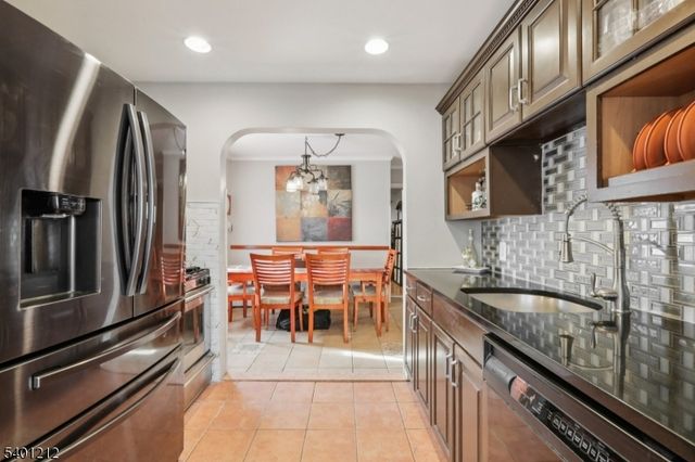 4 Brookview Dr, Woodland Park, NJ 07424