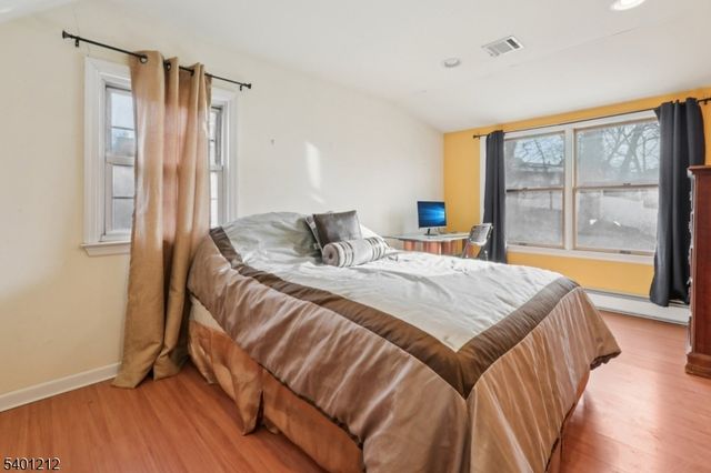 4 Brookview Dr, Woodland Park, NJ 07424