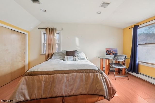 4 Brookview Dr, Woodland Park, NJ 07424