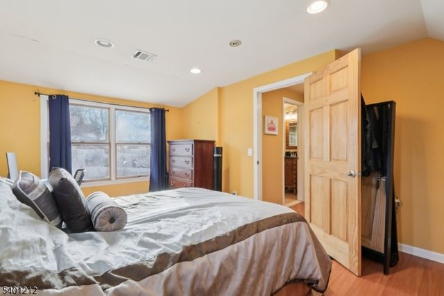 4 Brookview Dr, Woodland Park, NJ 07424