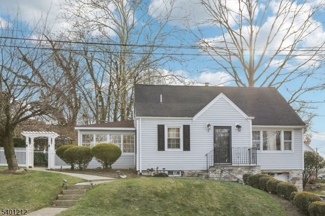 4 Brookview Dr, Woodland Park, NJ 07424