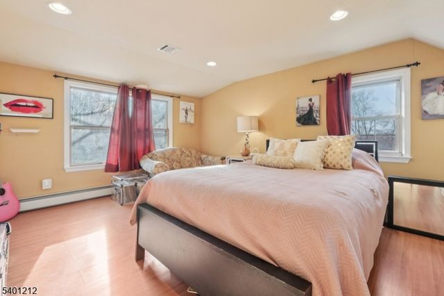 4 Brookview Dr, Woodland Park, NJ 07424