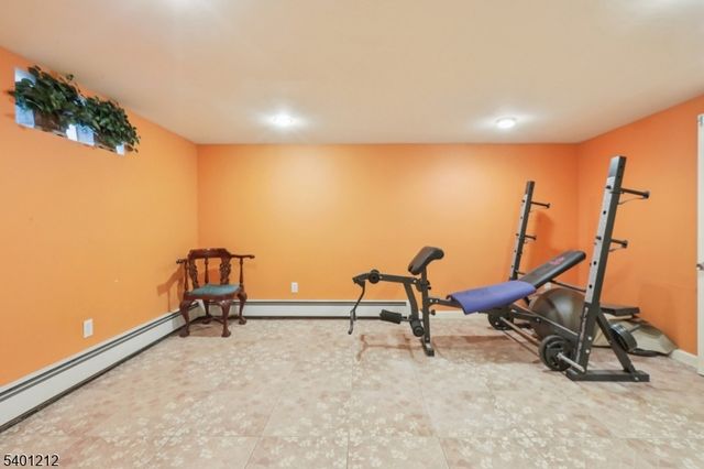 4 Brookview Dr, Woodland Park, NJ 07424