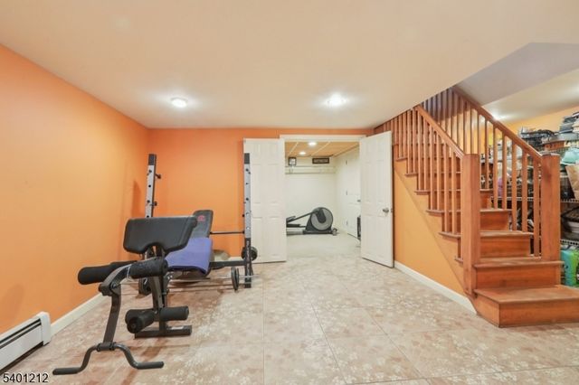 4 Brookview Dr, Woodland Park, NJ 07424